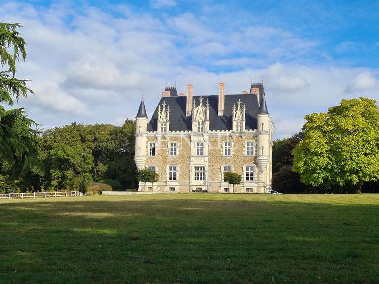 Château Château-Gontier - 7 chambres - 700m²