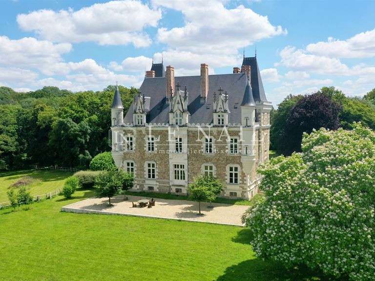 Château Château-Gontier - 7 chambres - 700m²