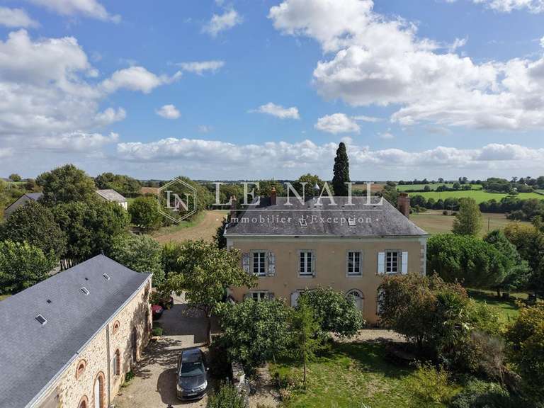 Maison Château-Gontier - 6 chambres - 255m²