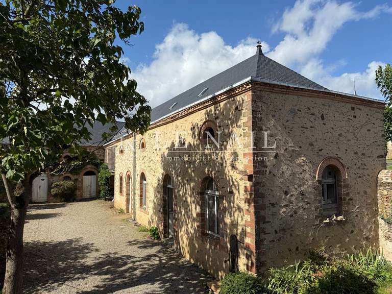 Maison Château-Gontier - 6 chambres - 255m²