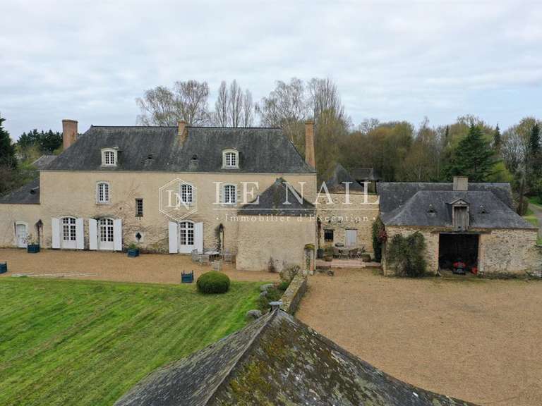 Propriété Château-Gontier - 9 chambres - 420m²
