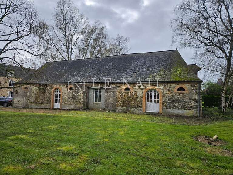 Propriété Château-Gontier - 9 chambres - 420m²