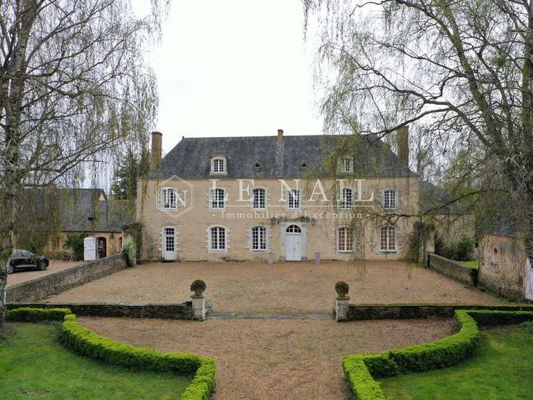 Propriété Château-Gontier - 9 chambres - 420m²