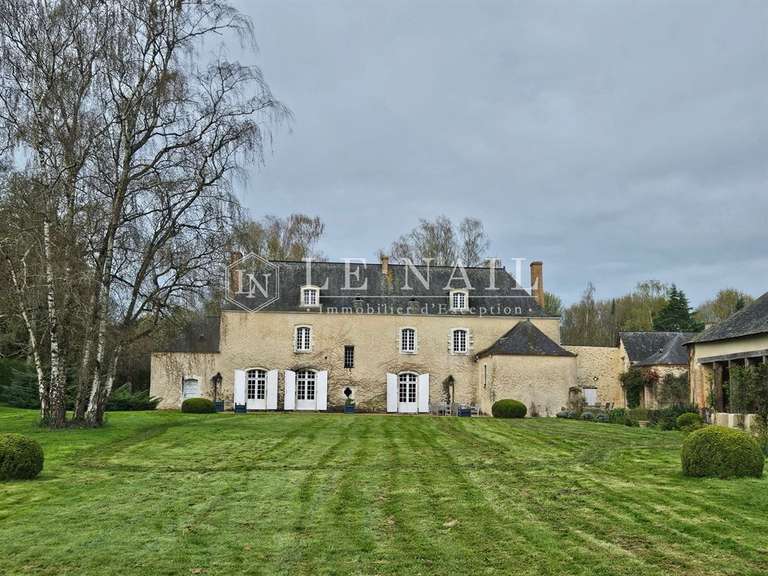 Propriété Château-Gontier - 9 chambres - 420m²
