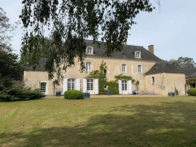 Property Château-Gontier - 9 bedrooms - 420m²