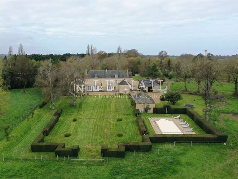 Propriété Château-Gontier - 9 chambres - 420m²