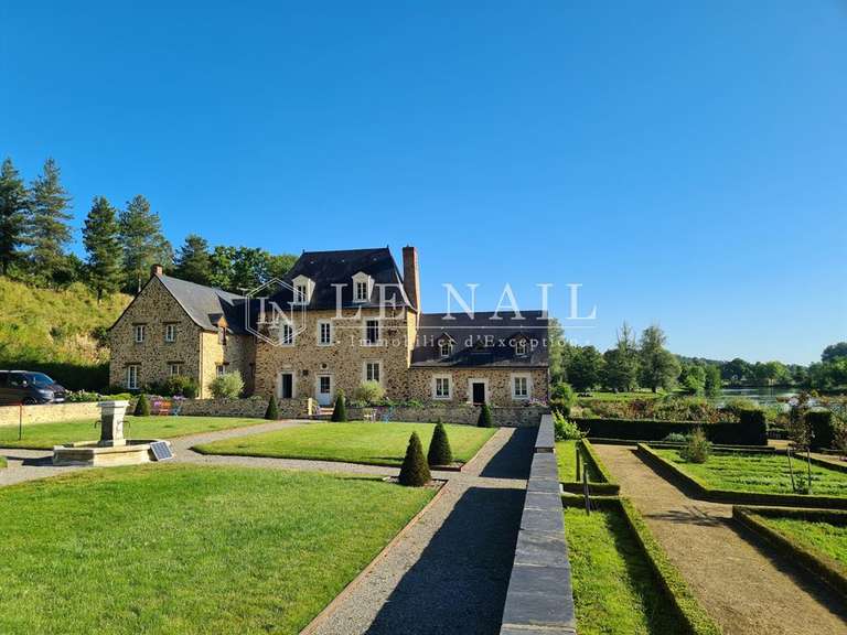 Manor Château-Gontier-sur-Mayenne - 9 bedrooms - 480m²