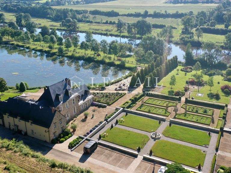 Manoir Château-Gontier-sur-Mayenne - 9 chambres - 480m²