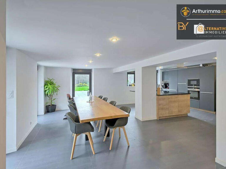 Property Châteaubourg - 5 bedrooms