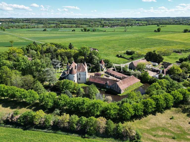 Château Châteaumeillant - 5 chambres - 500m²