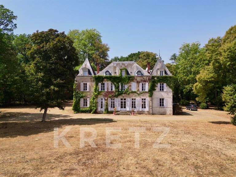Manoir Châteaumeillant - 13 chambres - 545m²