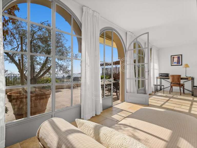 Appartement Châteauneuf-Grasse - 2 chambres - 106m²