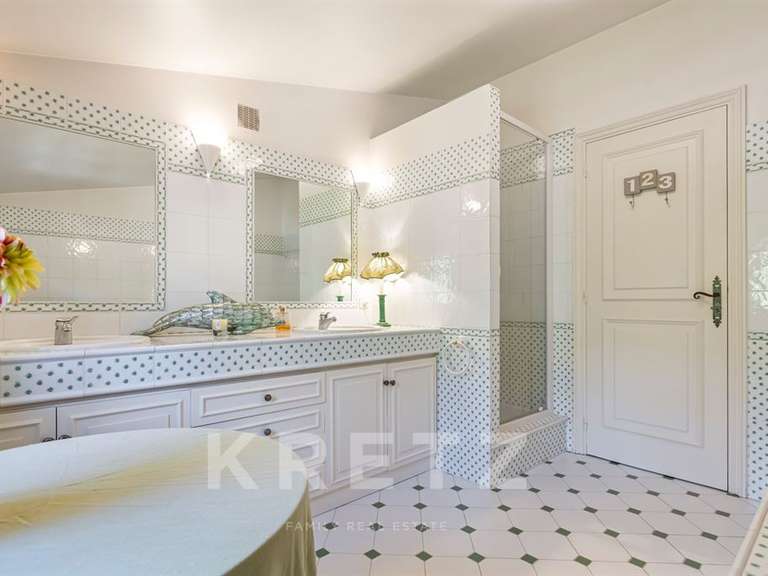 House Châteauneuf-Grasse - 6 bedrooms - 363m²