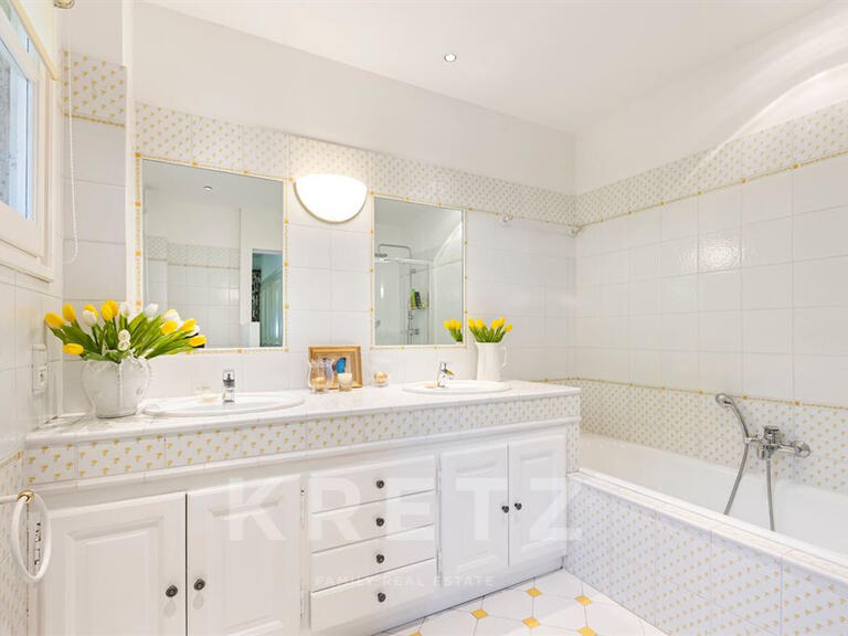 Maison Châteauneuf-Grasse - 6 chambres - 363m²