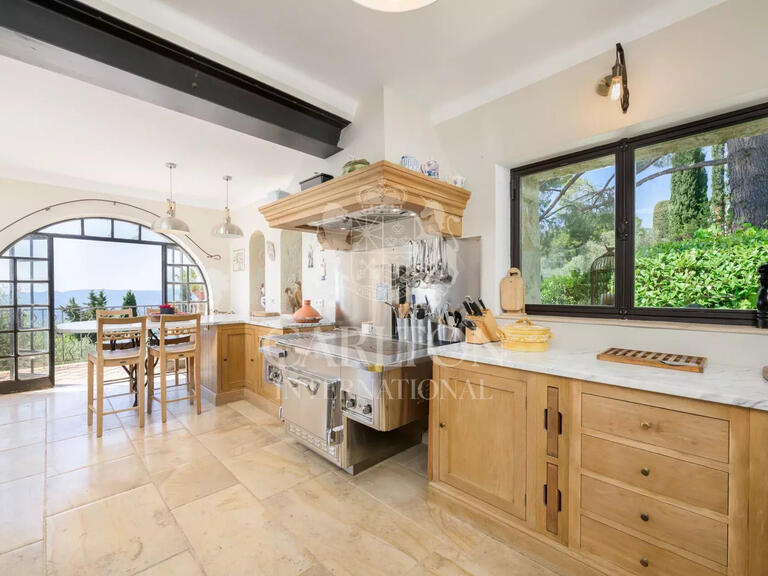 Maison Châteauneuf-Grasse - 5 chambres - 250m²