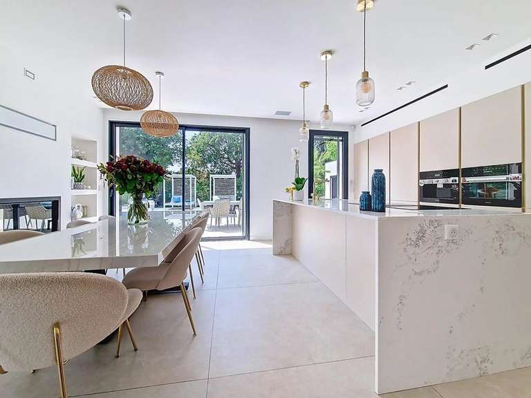 Maison Châteauneuf-Grasse - 5 chambres - 241m²