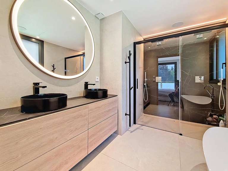 Maison Châteauneuf-Grasse - 5 chambres - 241m²