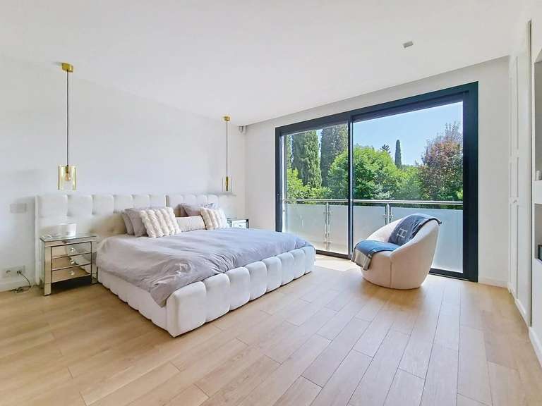 Maison Châteauneuf-Grasse - 5 chambres - 241m²