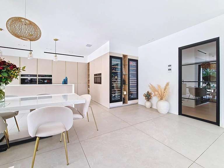 Maison Châteauneuf-Grasse - 5 chambres - 241m²