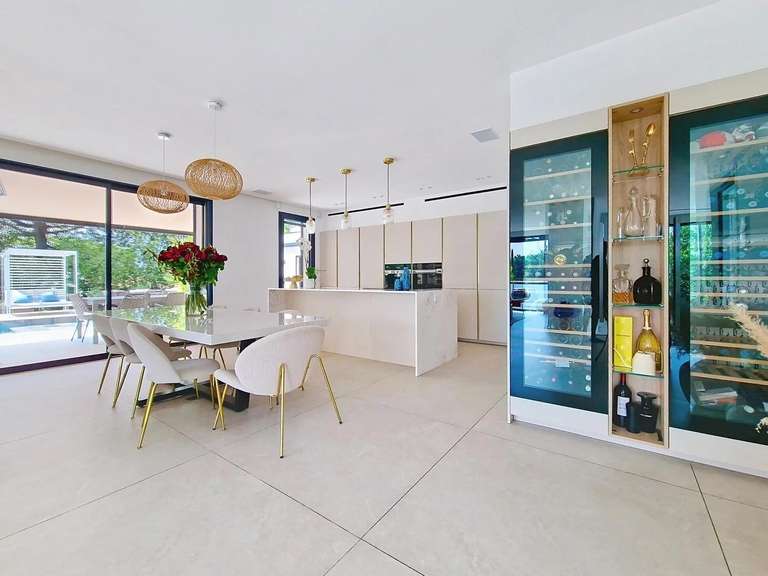 Maison Châteauneuf-Grasse - 5 chambres - 241m²