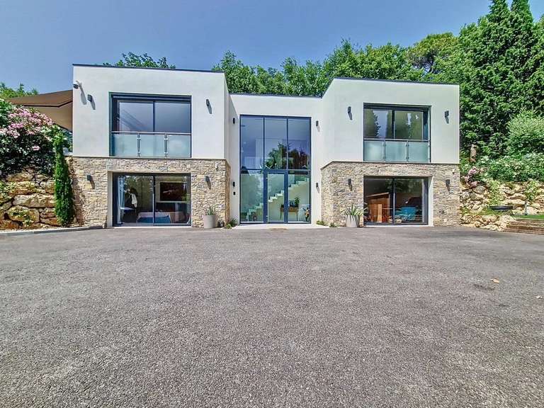Maison Châteauneuf-Grasse - 5 chambres - 241m²