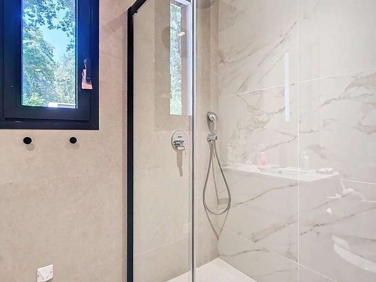 Maison Châteauneuf-Grasse - 5 chambres - 241m²