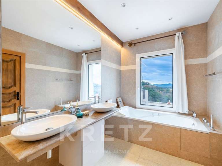 Maison Châteauneuf-Grasse - 5 chambres - 292m²