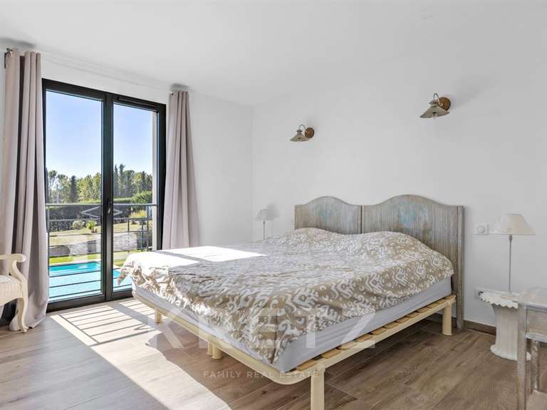 Maison Châteauneuf-Grasse - 4 chambres - 225m²