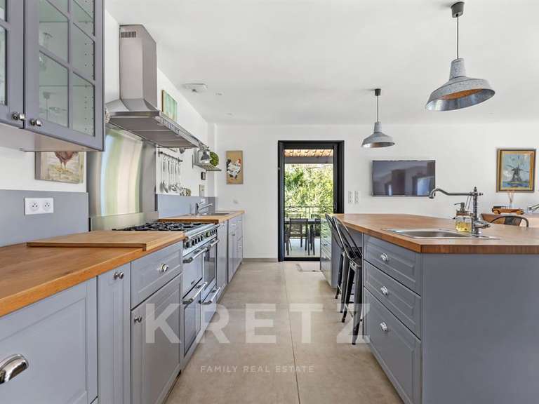 Maison Châteauneuf-Grasse - 4 chambres - 225m²