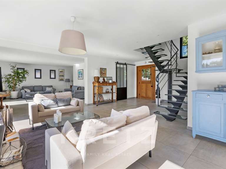 Maison Châteauneuf-Grasse - 4 chambres - 225m²