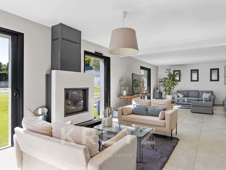 Maison Châteauneuf-Grasse - 4 chambres - 225m²