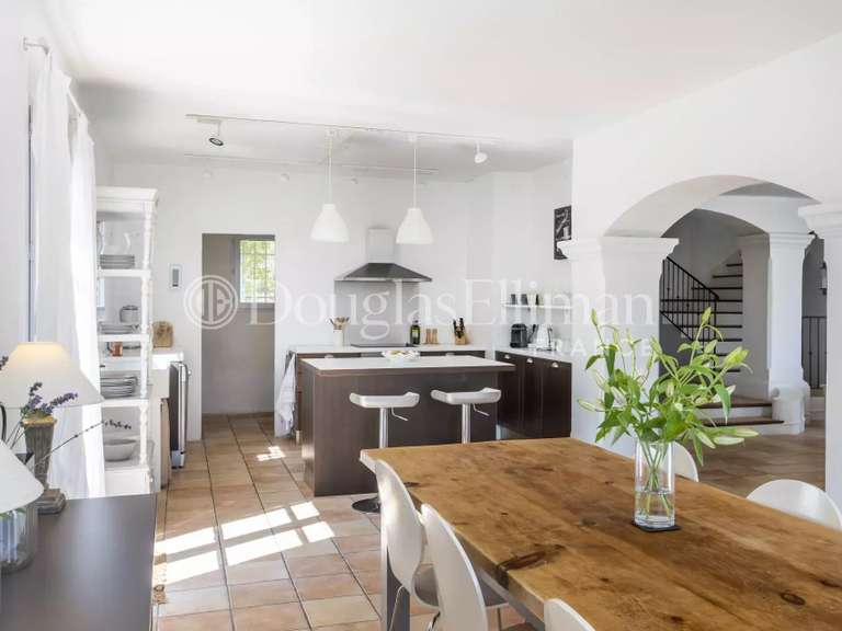 Maison Châteauneuf-Grasse - 4 chambres - 179m²