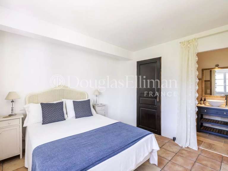 Maison Châteauneuf-Grasse - 4 chambres - 179m²