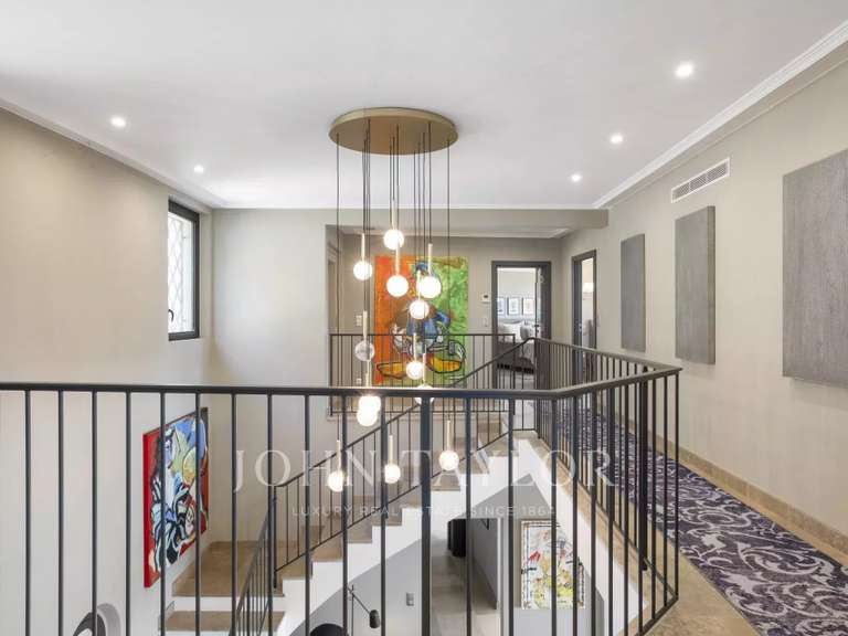 Maison Châteauneuf-Grasse - 5 chambres - 730m²