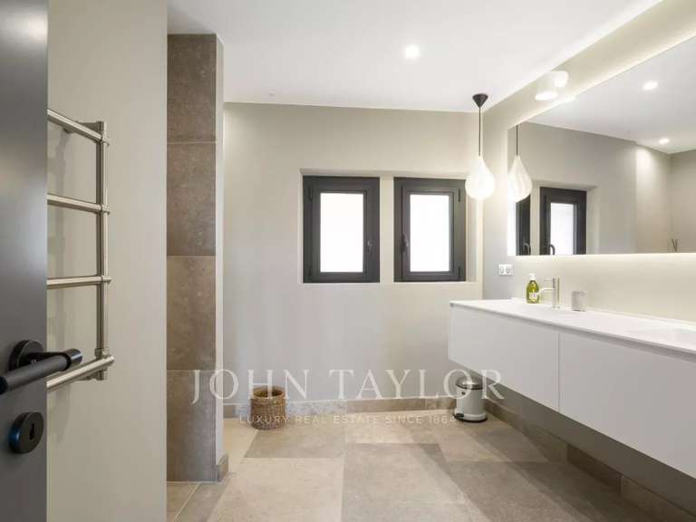 Maison Châteauneuf-Grasse - 5 chambres - 730m²