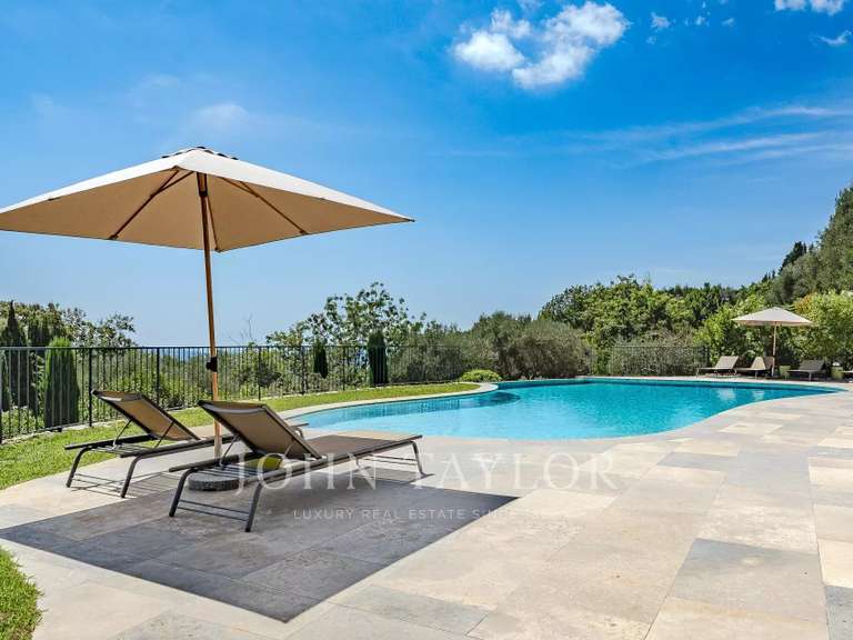 Maison Châteauneuf-Grasse - 5 chambres - 730m²