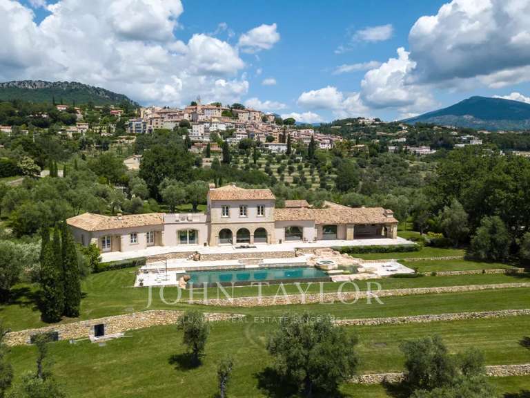 Maison Châteauneuf-Grasse - 6 chambres - 577m²