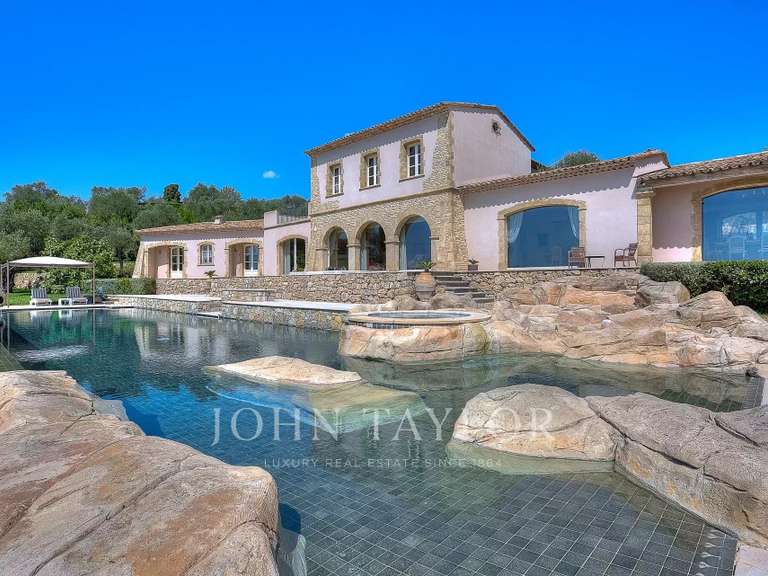 Maison Châteauneuf-Grasse - 6 chambres - 577m²