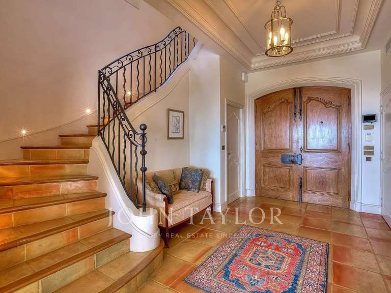 Maison Châteauneuf-Grasse - 6 chambres - 577m²