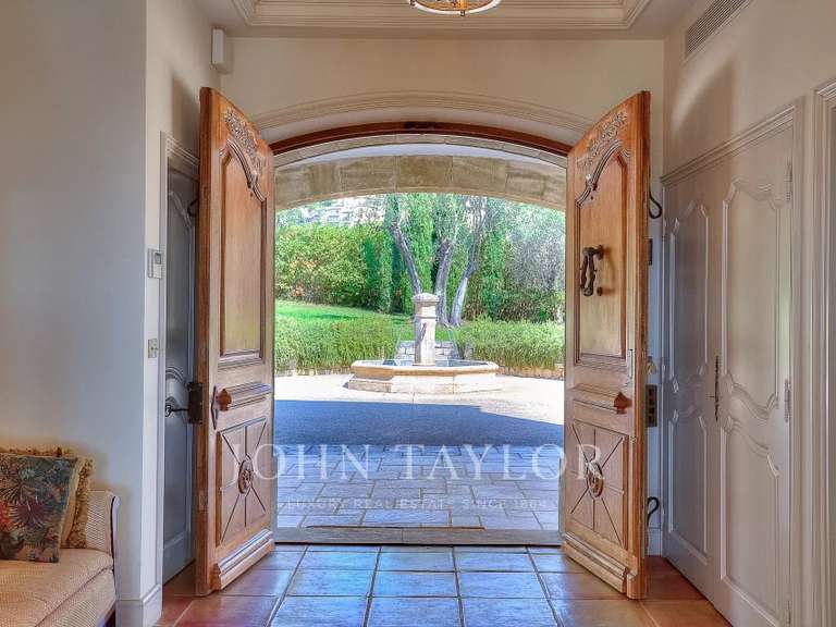 Maison Châteauneuf-Grasse - 6 chambres - 577m²