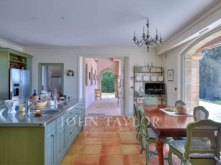 Maison Châteauneuf-Grasse - 6 chambres - 577m²