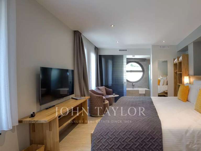 Maison Châteauneuf-Grasse - 9 chambres - 550m²