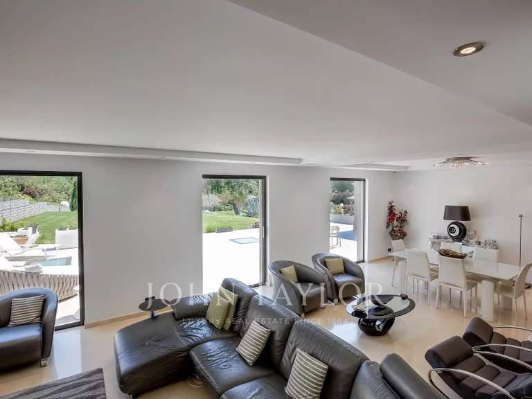 Maison Châteauneuf-Grasse - 9 chambres - 550m²