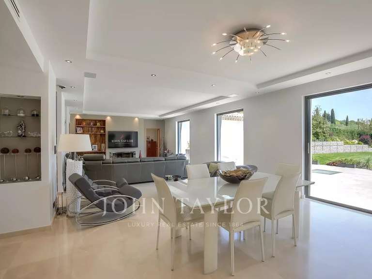Maison Châteauneuf-Grasse - 9 chambres - 550m²