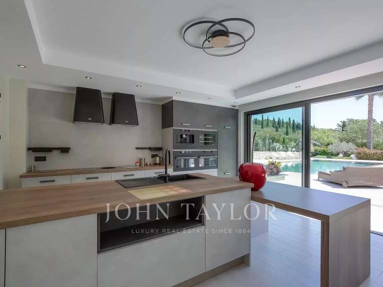 Maison Châteauneuf-Grasse - 9 chambres - 550m²