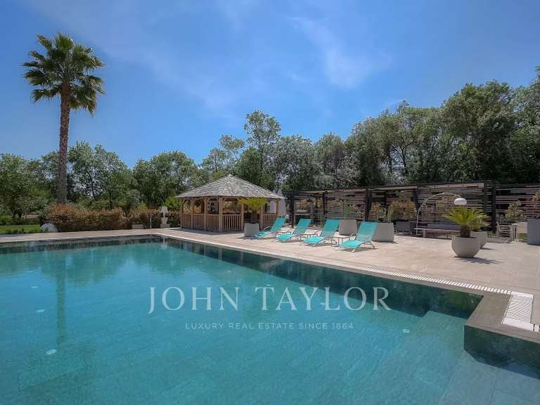 Maison Châteauneuf-Grasse - 9 chambres - 550m²