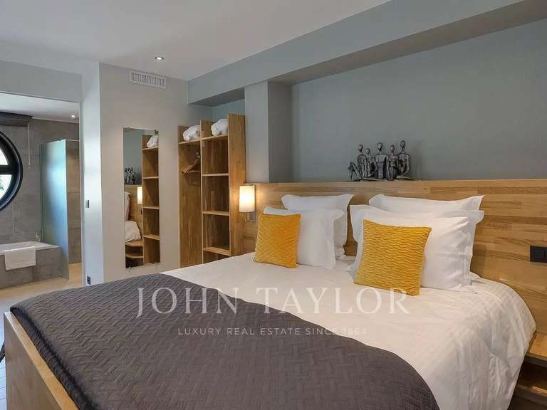 Maison Châteauneuf-Grasse - 9 chambres - 550m²