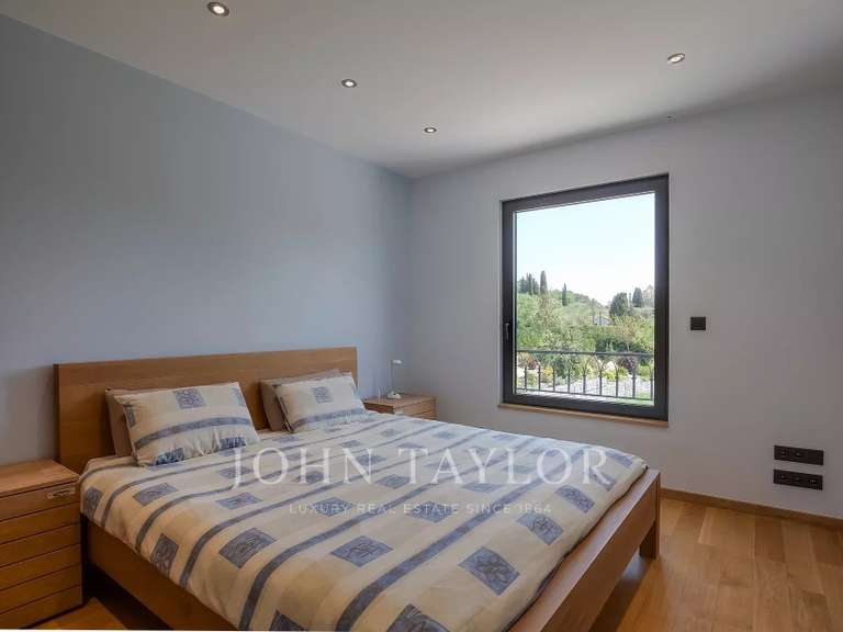 Maison Châteauneuf-Grasse - 9 chambres - 550m²