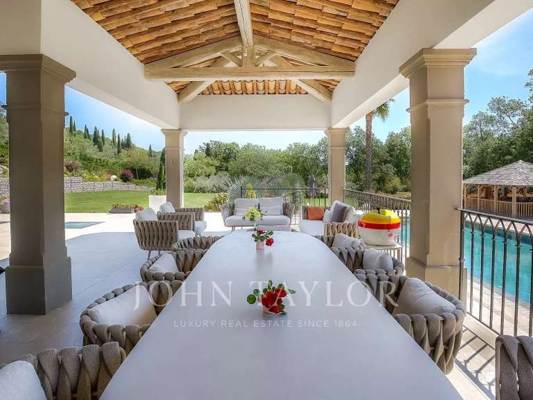 Maison Châteauneuf-Grasse - 9 chambres - 550m²