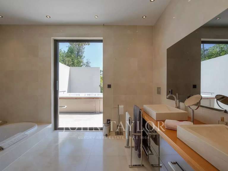 Maison Châteauneuf-Grasse - 9 chambres - 550m²